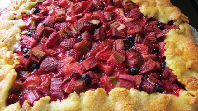 A Rhublustrawberry tart