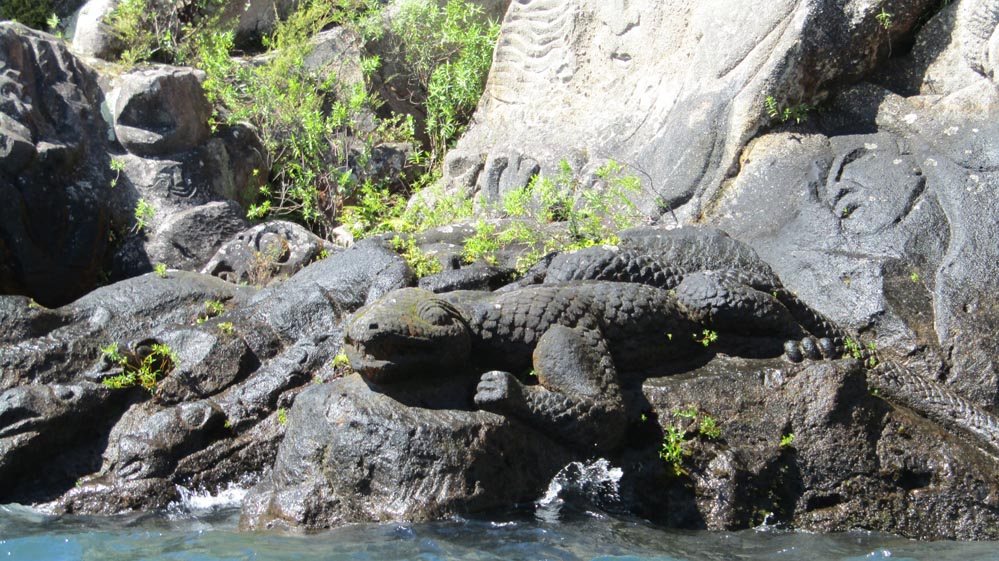 maori rock carvings taupo mine bay