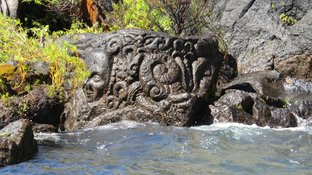maori rock carvings taupo mine bay